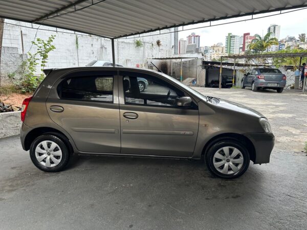 TOYOTA ETIOS HB X 1.3 2016/2017 - Imagem 6